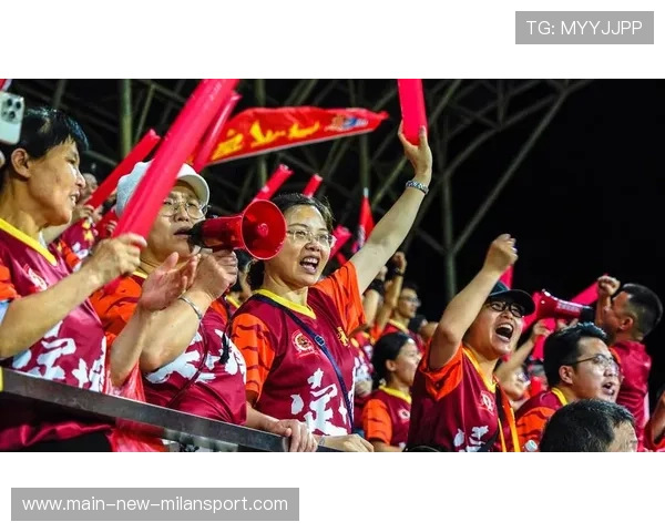 足球凌空爆射:比赛场上的绝杀瞬间与瞬间点燃的激情 足球凌空爆射:比赛场上的绝杀瞬间与瞬间点燃的激情